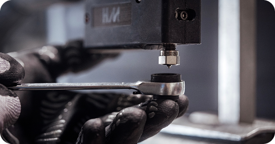 Photos Illustrant le service d'intervention d'urgence en 24h sur système de collage hotmelt dans tout le secteur industriel du Grand Ouest