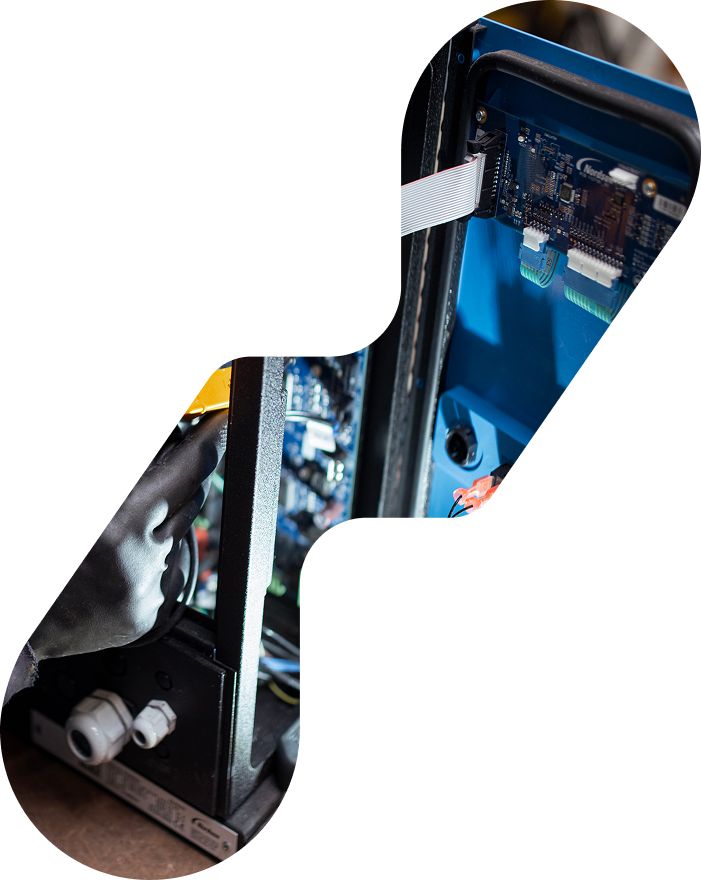 Machine Hotmelt de collage en maintenance chez HM Tech à Domloup